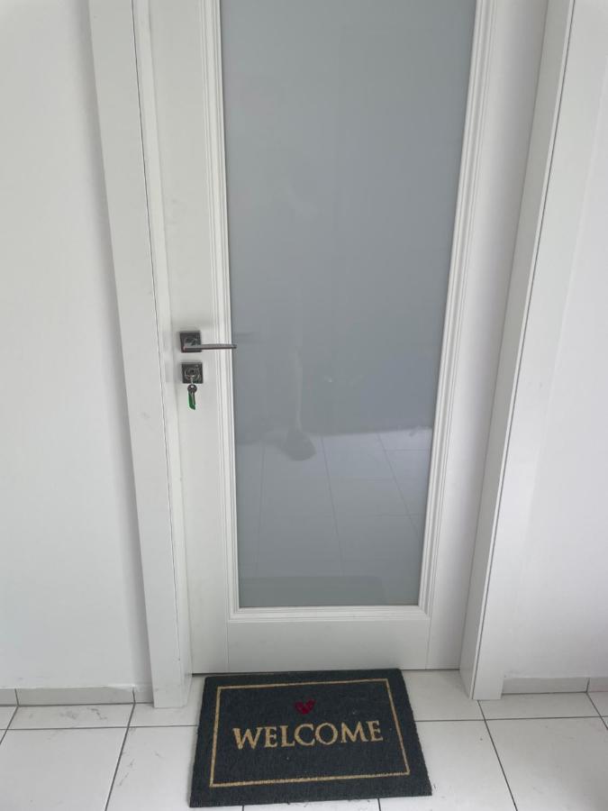 Moderny Novy Byt S Bezplatnym Parkovanim V Objekte, Self-Checking Bratislava Exterior photo